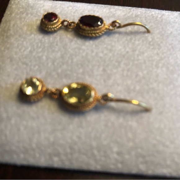 NEW Earrings Peridot and Garnet Holiday Dangles 14KYGP - Picture 2 of 3